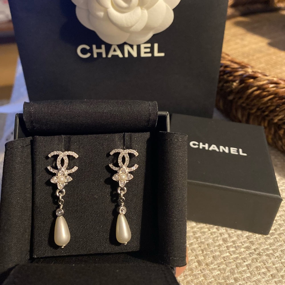 Chanel Earrings (Brand new)